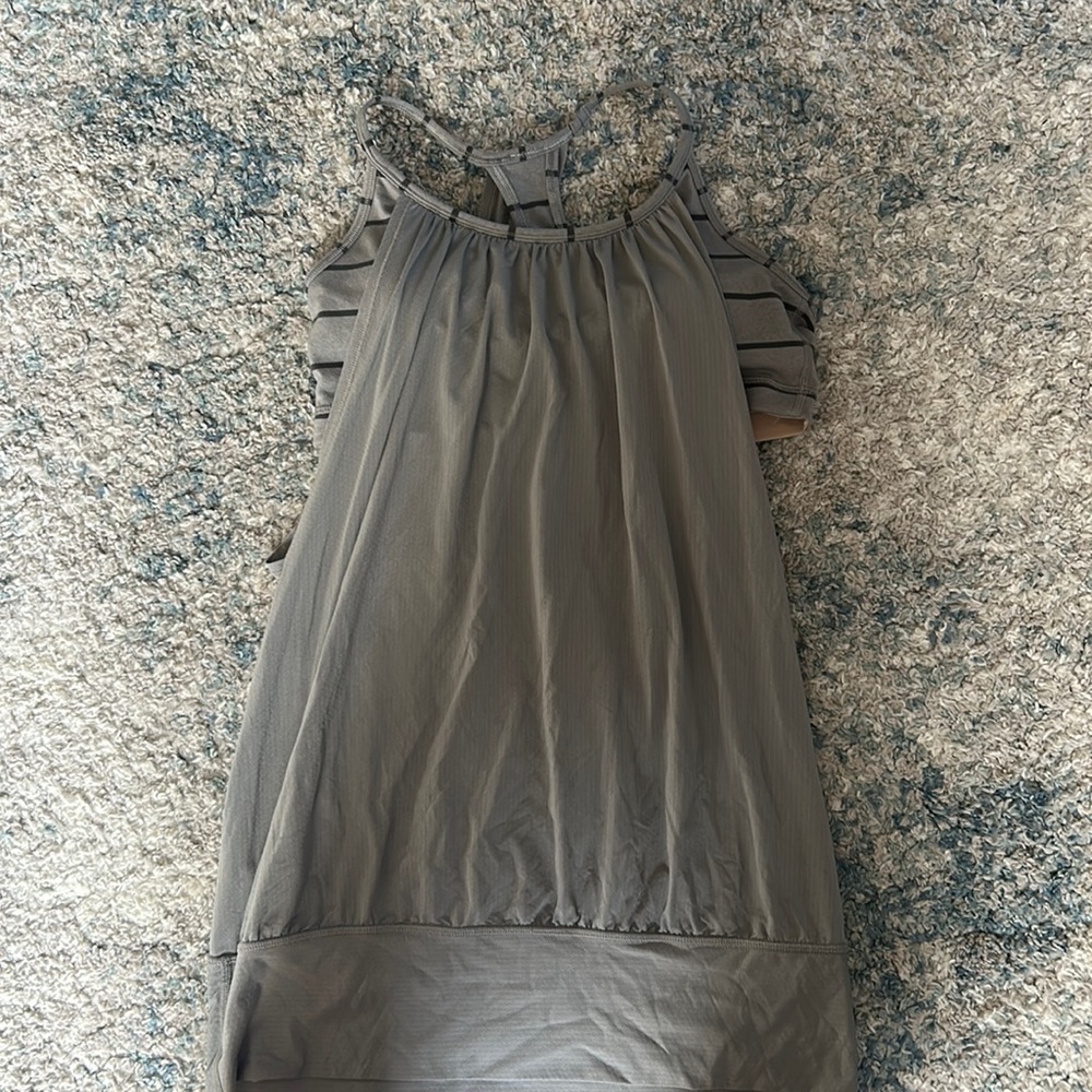 𝅺lululemon Women Tank Top Built in Shelf Bra Light Grey Yellow Size 8